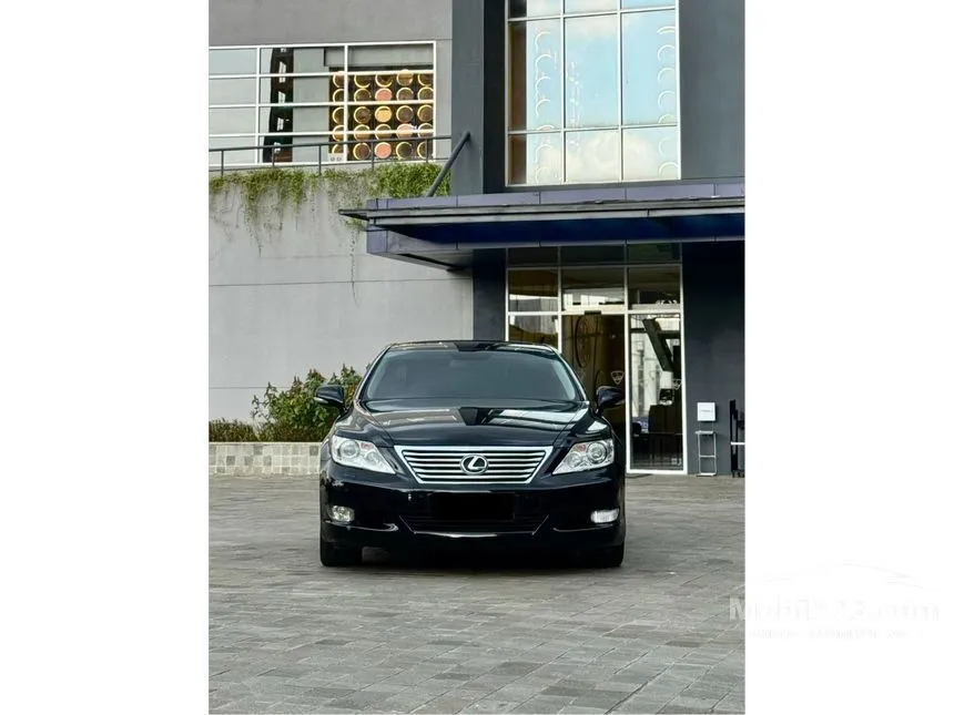 2010 Lexus LS 460L Sedan
