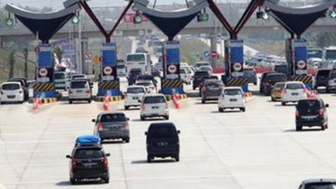 Jelang Larangan Mudik, Jalan Tol Cipali Alami Kepadatan