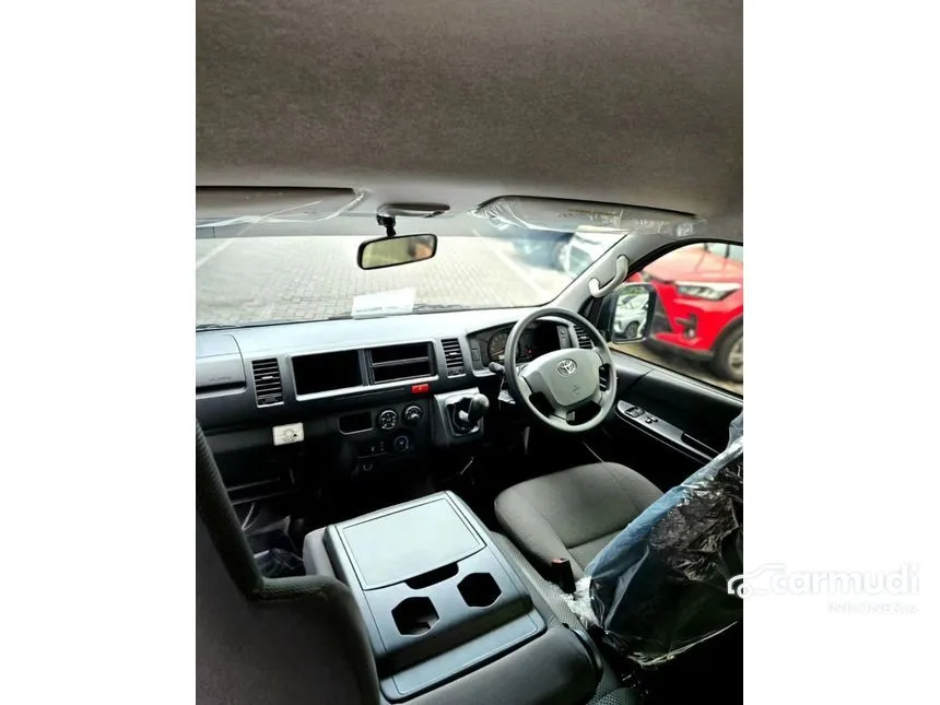 2025 Toyota Hiace Commuter Van