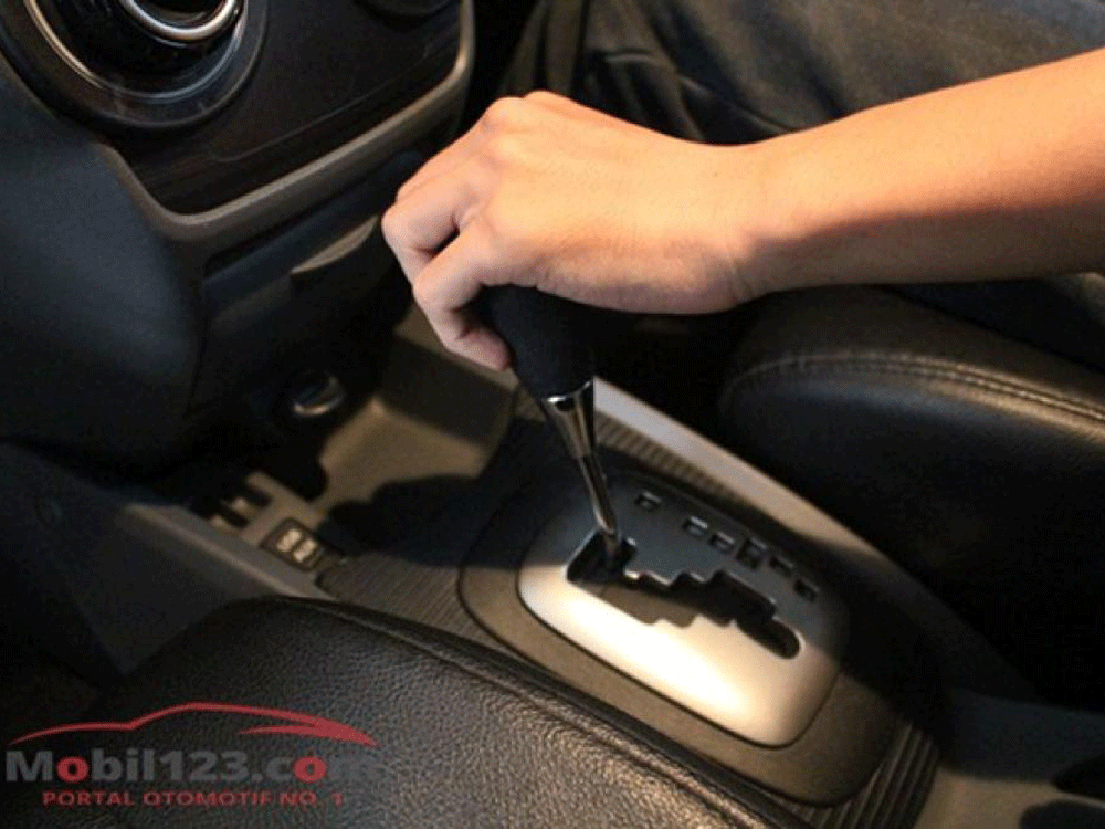 Mobil Matik Makin Digemari di Indonesia, Ini Kelebihan & Kekurangannya
