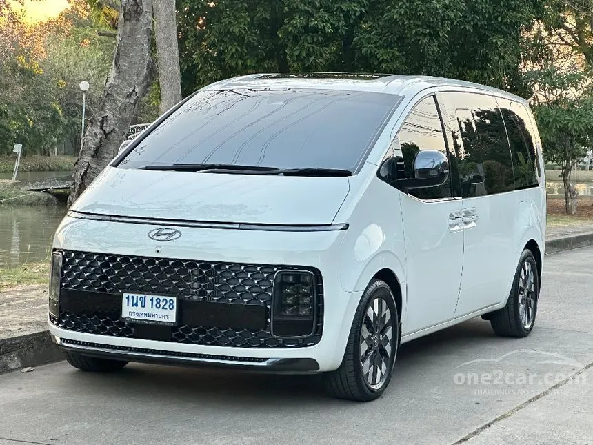 2022 Hyundai Staria Premium Van