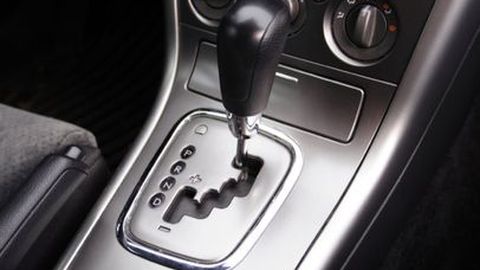 Cara dan Tips Mengemudikan Mobil Matik Agar Lebih Lancar