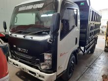 2018 Isuzu Elf 2.8 NLR Trucks Dump Dum dijual di malang