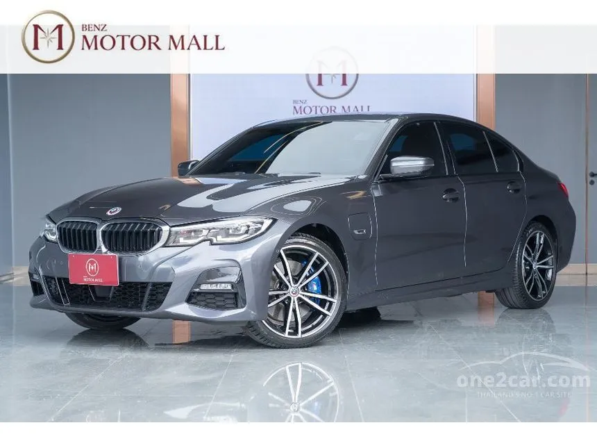 2022 BMW 330e M Sport Sedan