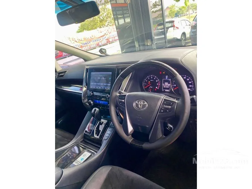 2015 Toyota Alphard SC MPV