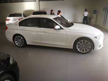 2017 BMW 330e 2.0 F30 (ปี 16-20) Sedan AT