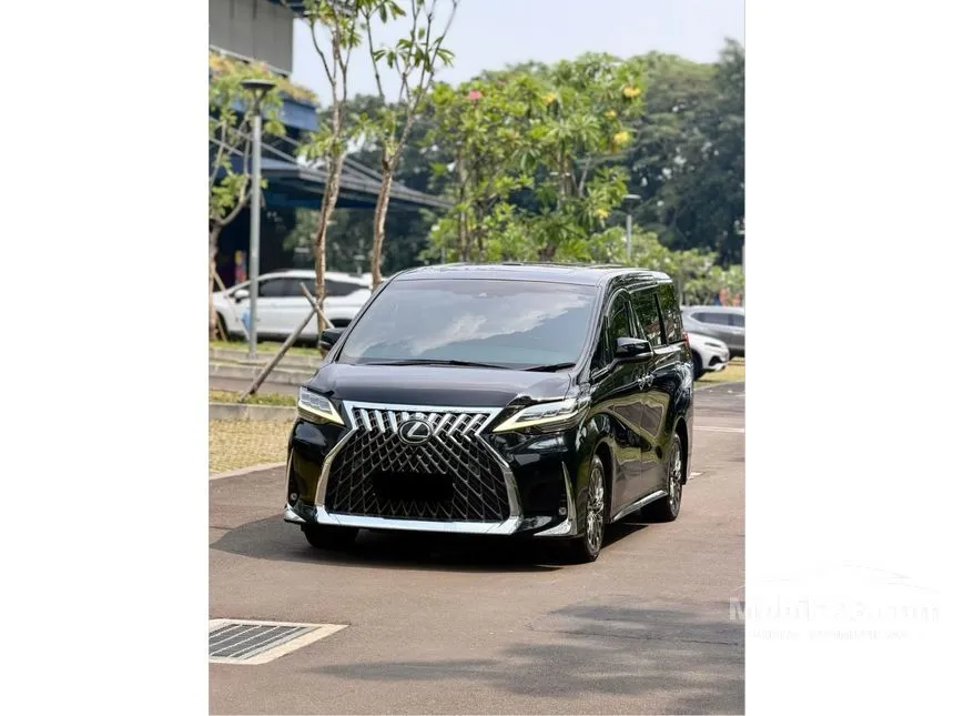 2021 Lexus LM 350 7 Seater MPV