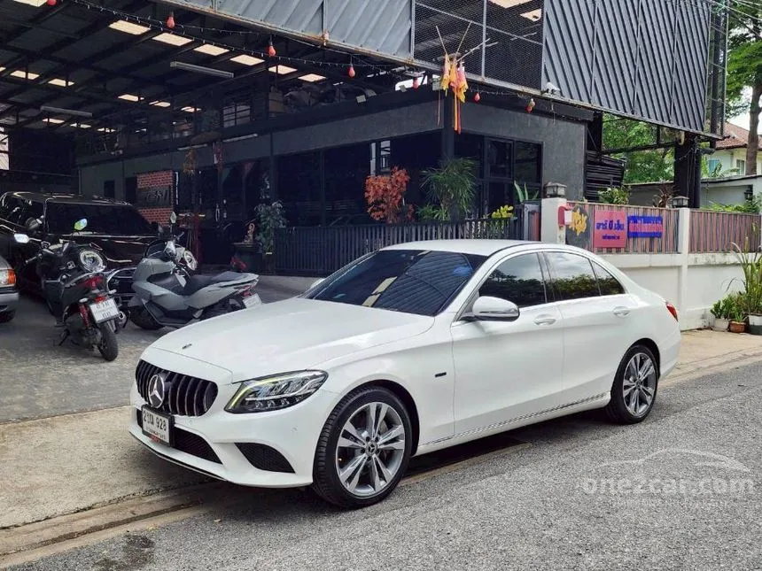 2020 Mercedes-Benz C300 e Avantgarde Sedan