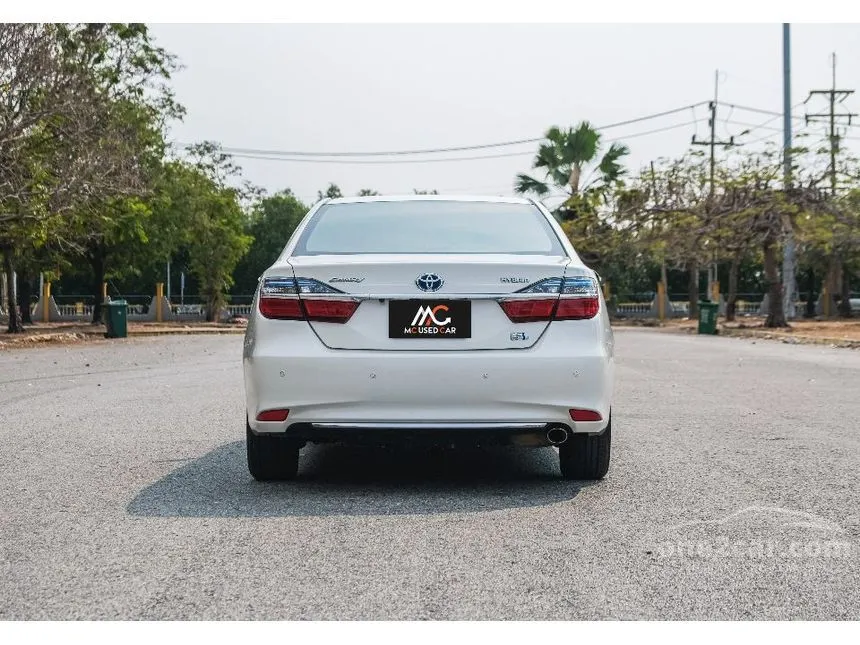 2015 Toyota CAMRY Hybrid Sedan