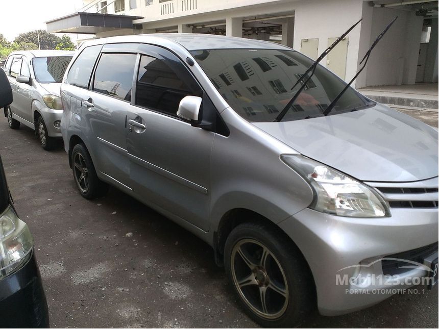 2013 Daihatsu Xenia X MPV