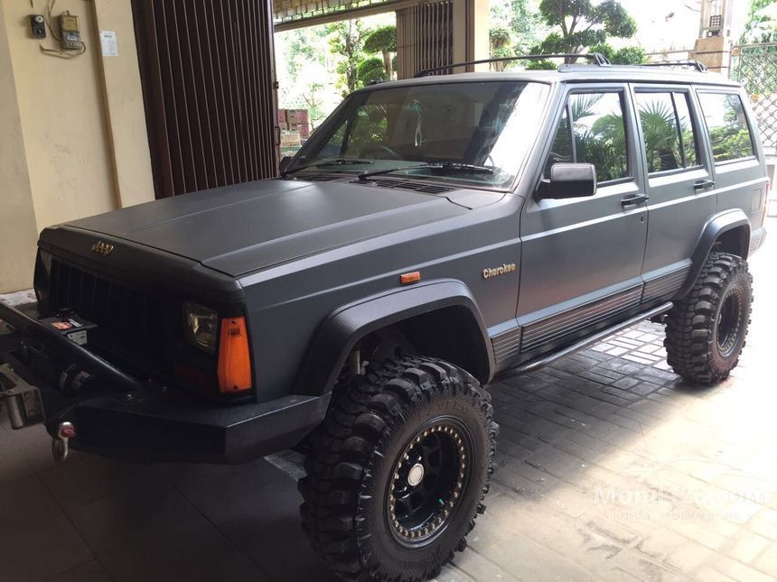 Jual Mobil  Jeep  Cherokee 1997 4 0 Manual 4 0 di Jawa  Timur  