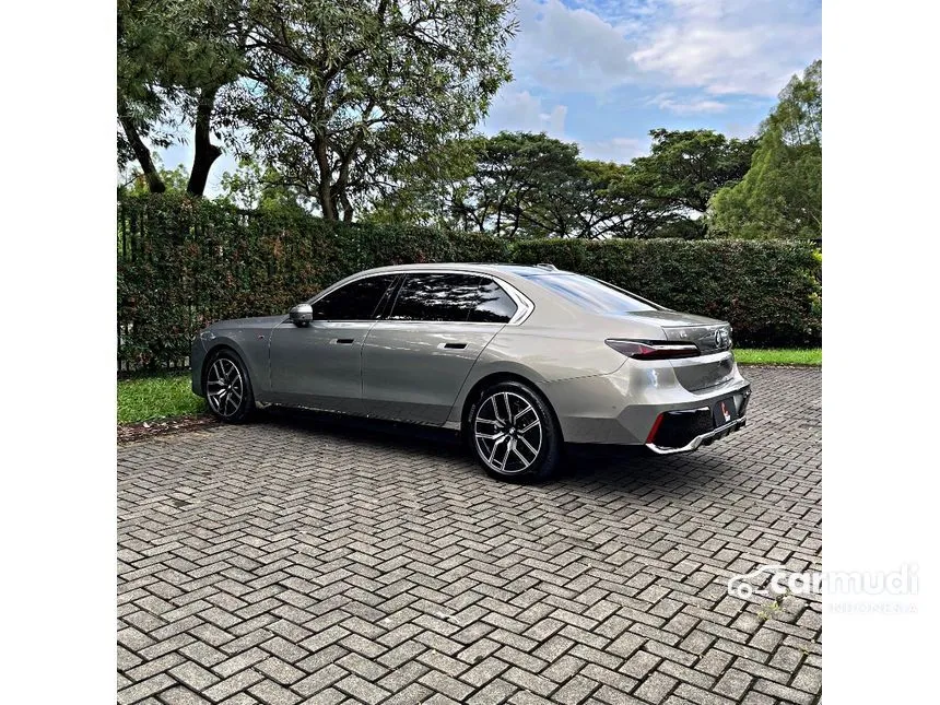 2023 BMW 735i M Sport Sedan