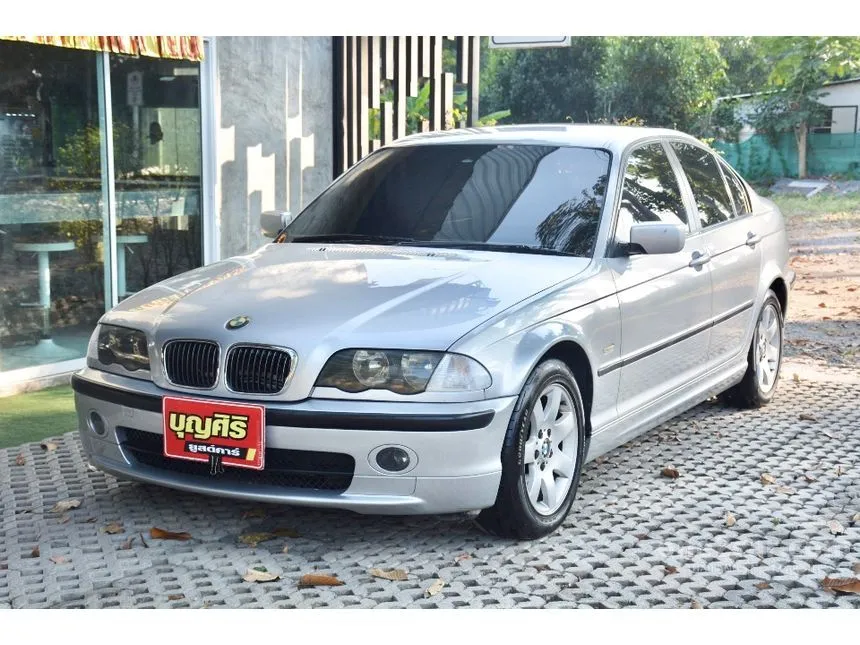 2002 BMW 318i Sedan