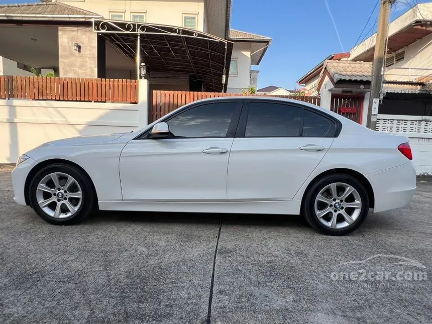 2013 BMW 320i Luxury Sedan