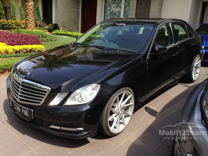 Jual Mobil Mercedes-Benz E300 2011 Avantgarde AMG 3.0 di 