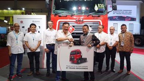 64 UD Trucks Quester 280 ABS Siap Jadi Armada Pengantar Migas