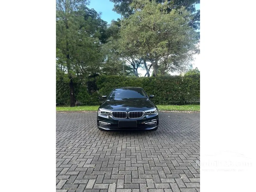 2018 BMW 520i Luxury Sedan
