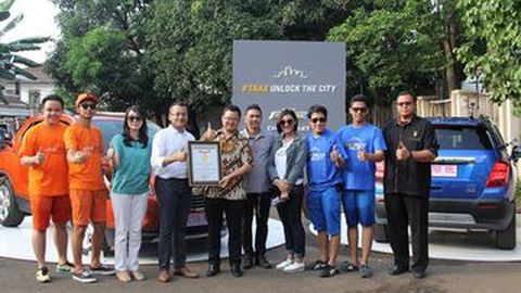 Chevolet Serahkan Chevrolet Trax pada Pemenang Trax Unlock The City