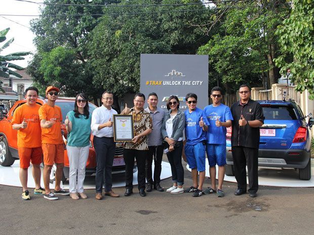 Chevolet Serahkan Chevrolet Trax pada Pemenang Trax Unlock The City