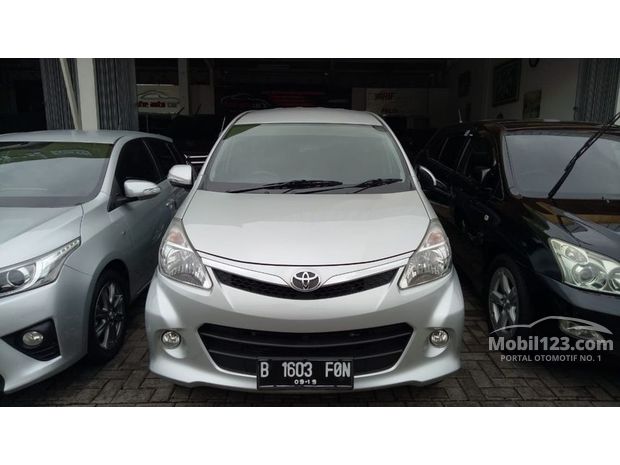 Toyota Avanza Veloz Mobil bekas dijual di Jawa barat 