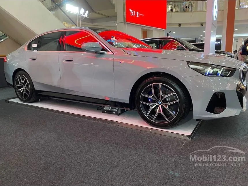 2025 BMW 520i M Sport Sedan