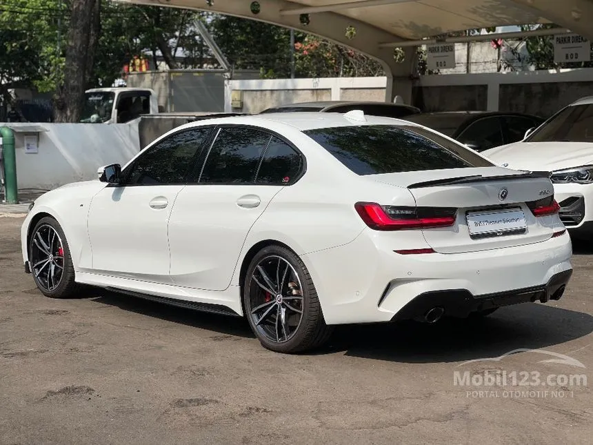 Jual Mobil BMW 330i 2022 M Sport 2.0 di DKI Jakarta Automatic Sedan ...