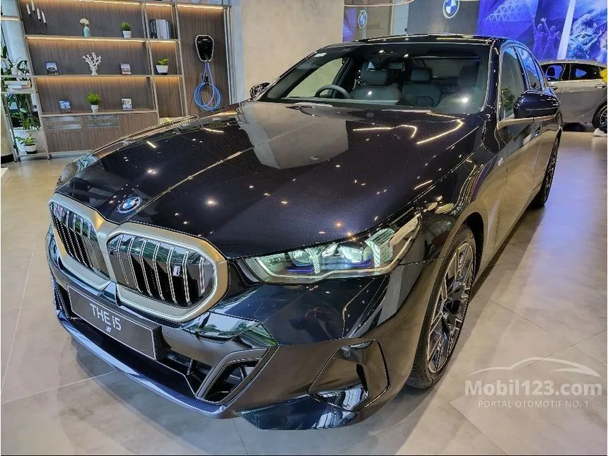 Jual Mobil BMW i5 2024 eDrive40 M Sport di DKI Jakarta Automatic Sedan Hitam Rp 2.205.000.000