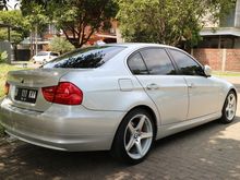 2012 BMW 320i 2.0 Luxury Sedan