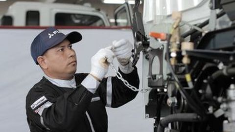 Mitsubishi Fuso Gelar Kompetisi Antar Sales dan Mekanik