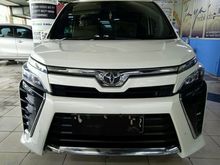 Toyota Voxy 2.0 th 2018 Putih