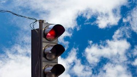 Aduh, Fortuner dan Panther Tabrakan di Klender Akibat Terobos Lampu Merah