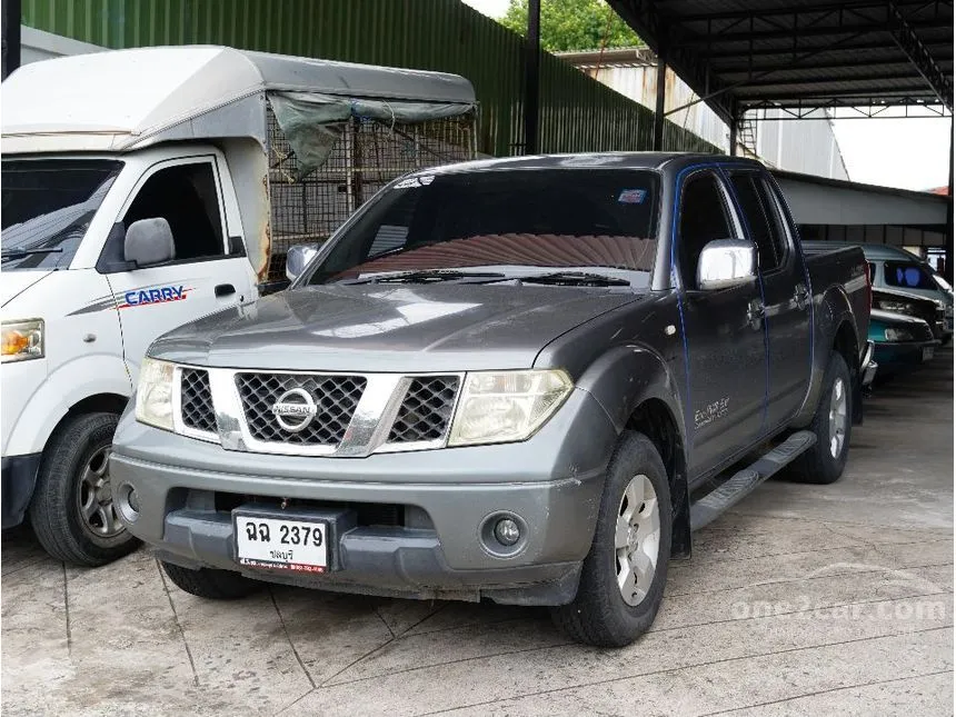 2010 Nissan Frontier Navara Calibre LE Double Cab Pickup