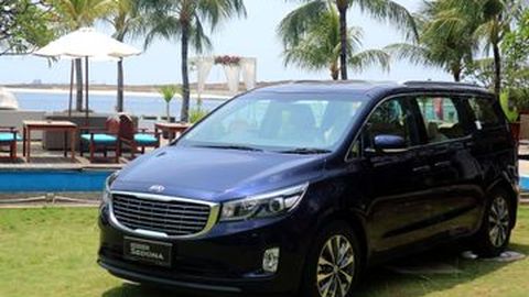 Menikmati Eksterior Kia Sedona yang Elegan
