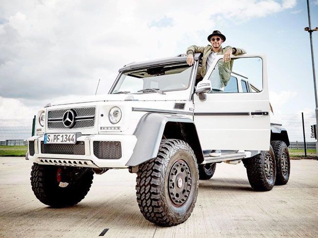 Lewis Hamilton Tertarik Beli 'Monster' Ini