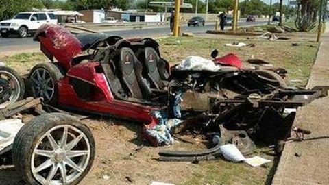 Koenigsegg CCX Hancur Berkeping-Keping