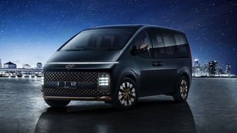 Adu Fitur Keselamatan Toyota Alphard dan Hyundai Staria