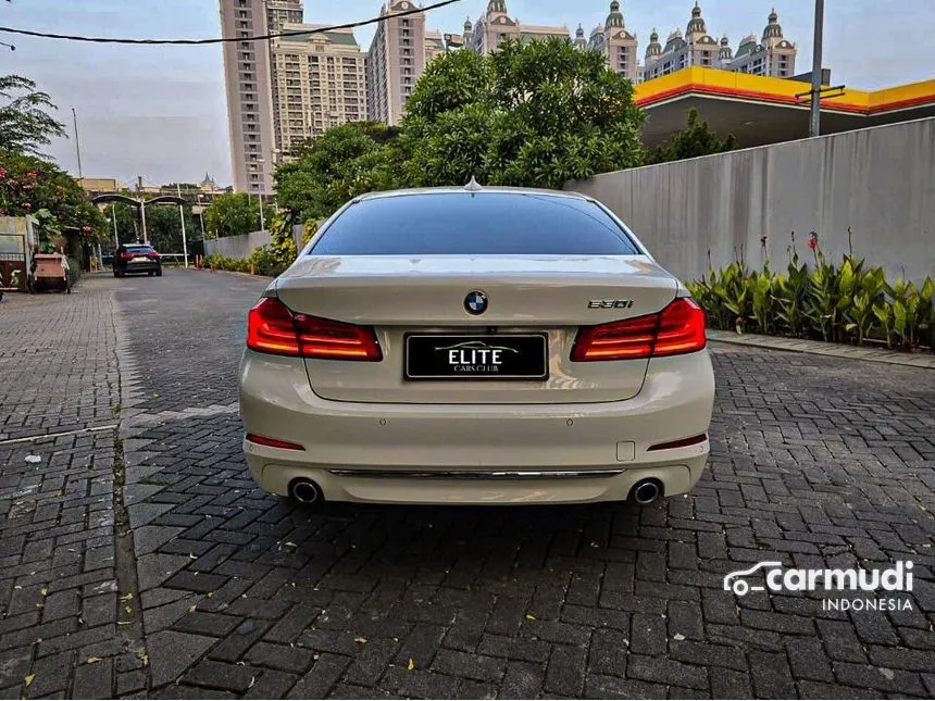 2018 BMW 530i Luxury Sedan