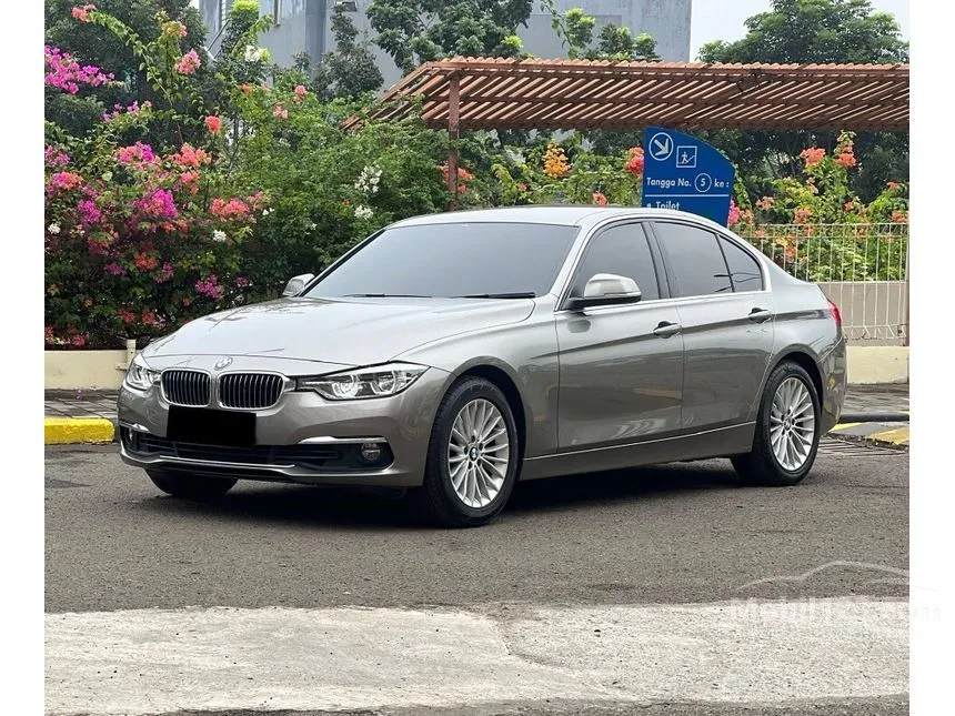 Jual Mobil BMW 320i 2018 Luxury 2.0 di DKI Jakarta Automatic Sedan Coklat Rp 385.000.000