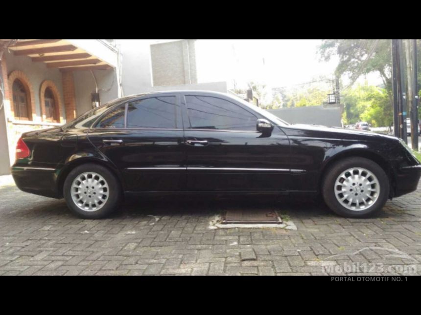 Jual Mobil  Mercedes Benz E260 2005 E260 2 6 di DKI Jakarta 