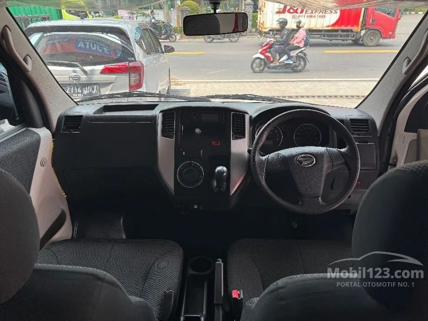 2022 Daihatsu Luxio D MPV