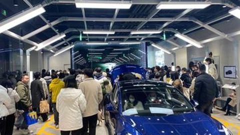 Tesla Turunkan Harga di China, Ratusan Orang yang Telanjur Beli Protes