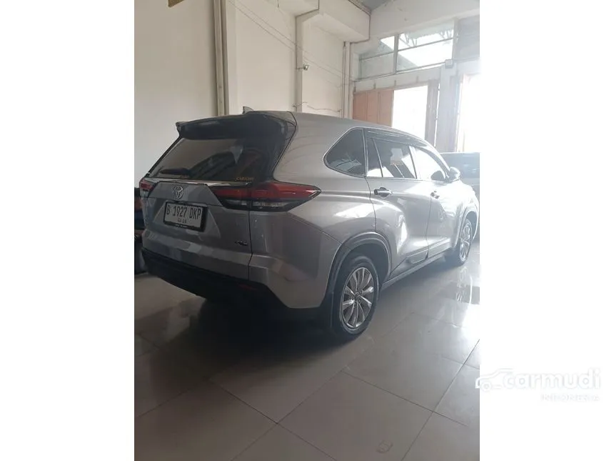 2022 Toyota Kijang Innova Zenix V HV MPV