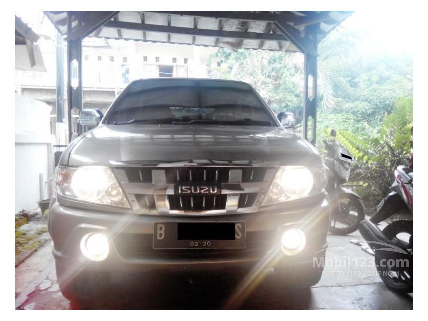 Jual Mobil Isuzu Panther  2010 GRAND TOURING 2 5 di DKI 