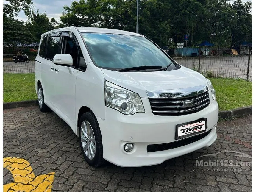 2015 Toyota NAV1 V Limited MPV