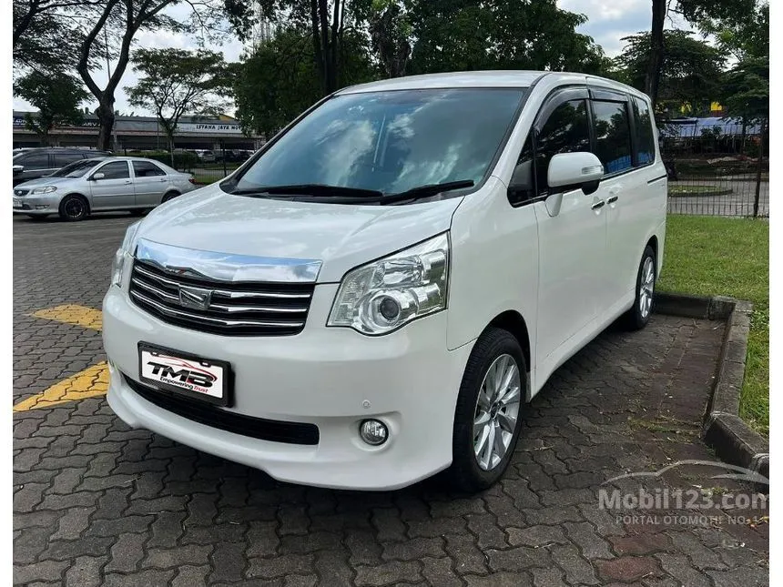 2015 Toyota NAV1 V Limited MPV