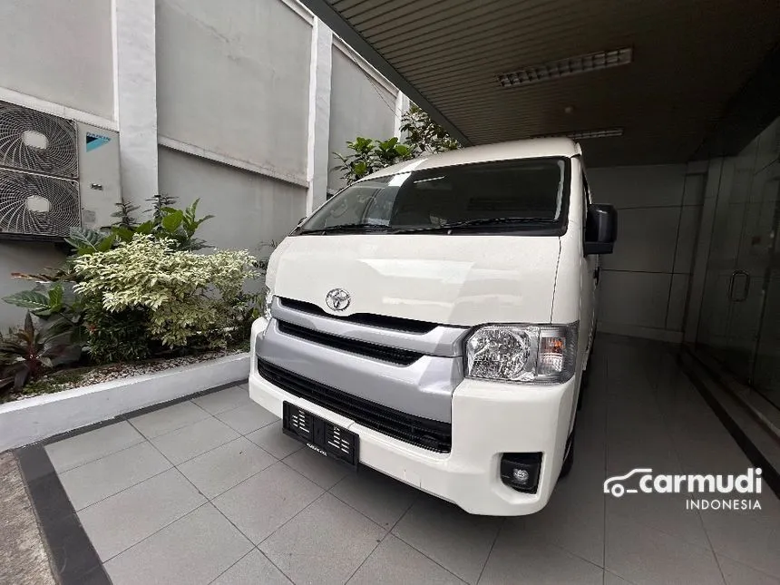 2024 Toyota Hiace Commuter Van Wagon