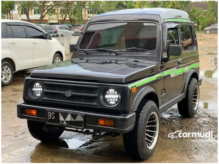 Jual Mobil Suzuki Jimny 2004 1.0 di Sumatera Selatan Manual Jeep Hitam