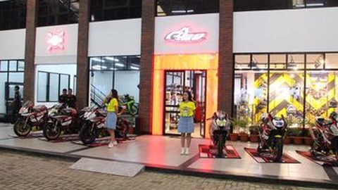 Beli Motor Yamaha di Dealer Mekar Motor Cibinong Dapat 3 Helm