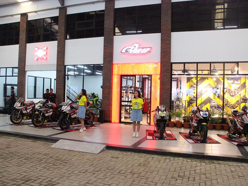 Beli Motor Yamaha di Dealer Mekar Motor Cibinong Dapat 3 Helm