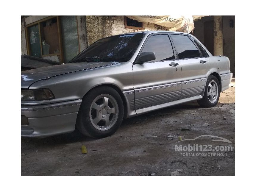 Jual Mobil  Mitsubishi Eterna  1990 2 0 di Jawa Timur Manual 